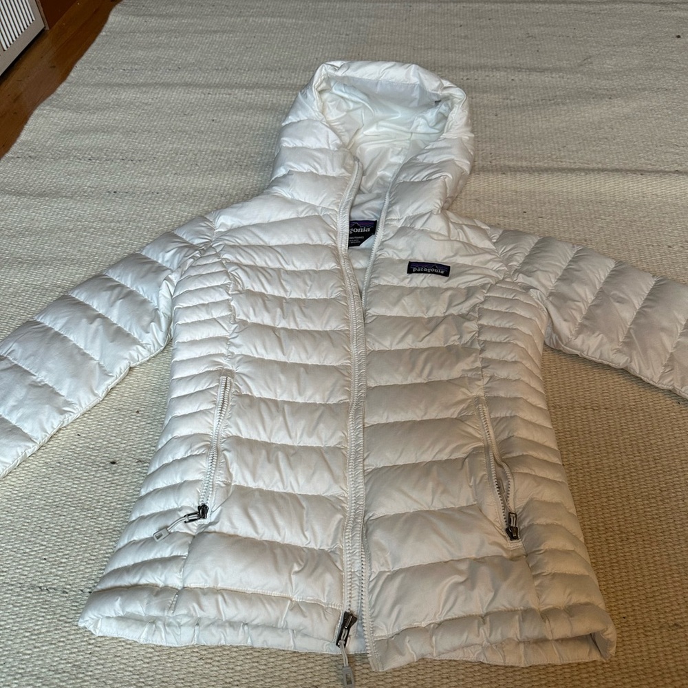Patagonia Women White Puffer Jacket with Hood